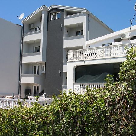 Guest House Dena Dobra Voda Bagian luar foto