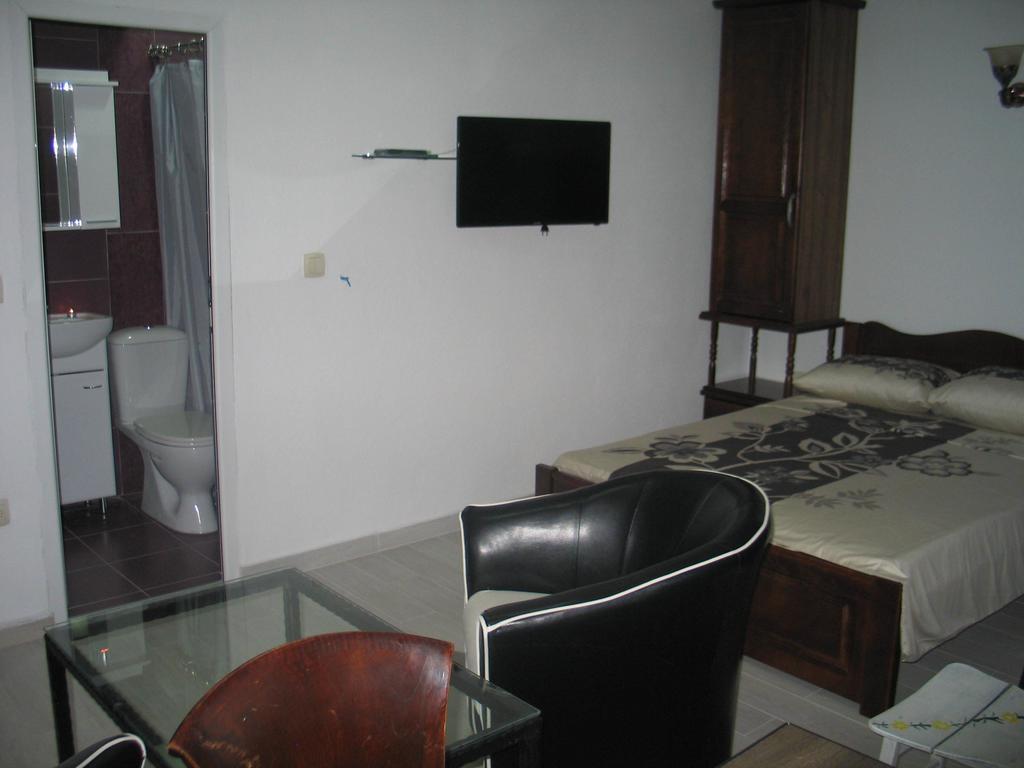 Guest House Dena Dobra Voda Ruang foto