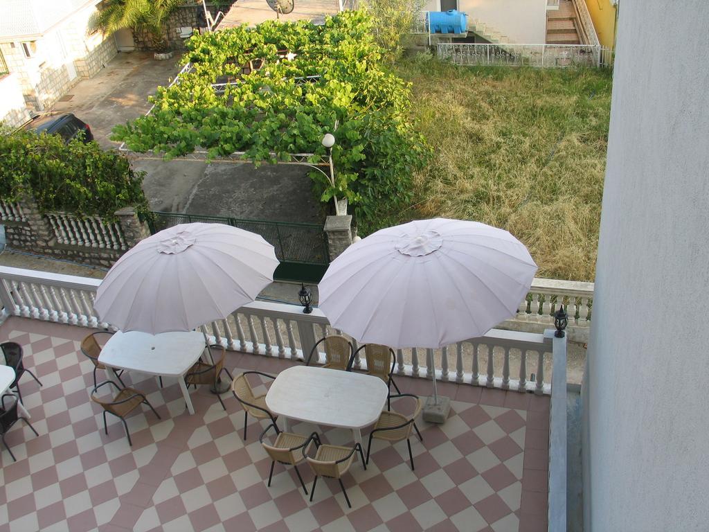 Guest House Dena Dobra Voda Bagian luar foto