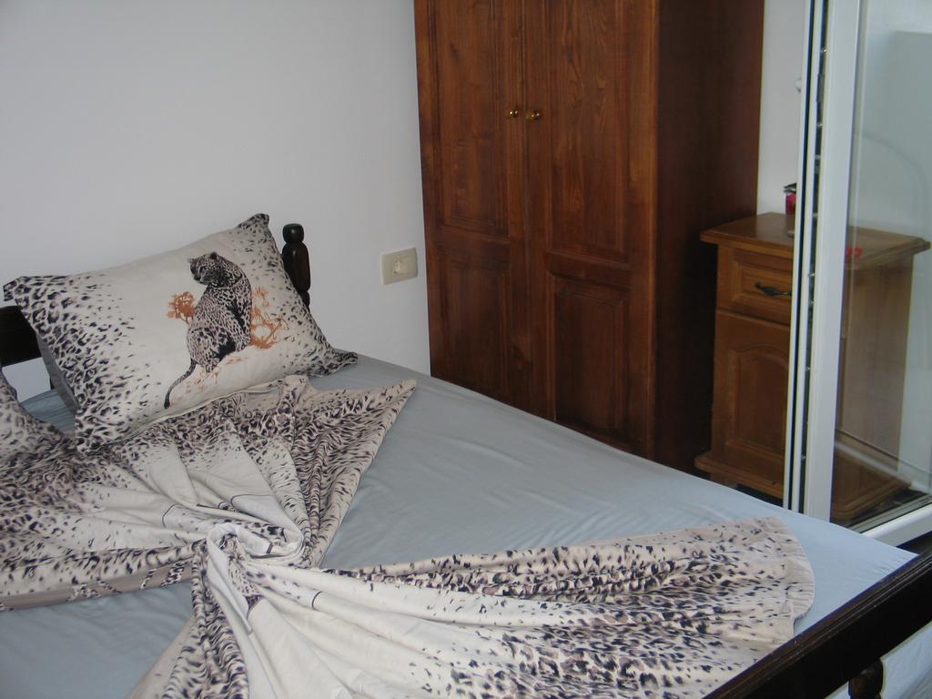 Guest House Dena Dobra Voda Ruang foto
